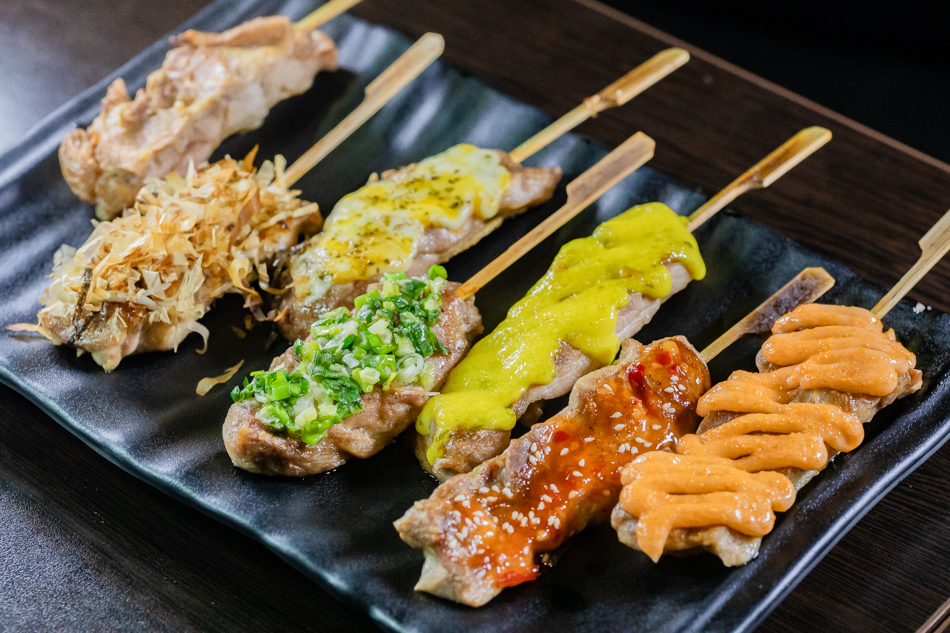 綜合雞肉串 510元(7隻) 綜合雞肉串 510元(7隻)