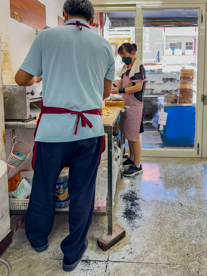 欣欣市場小籠包前鋒店 (4)現點現包的工作現場 欣欣市場小籠包前鋒店 (4)現點現包的工作現場