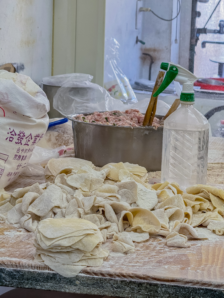 欣欣市場小籠包前鋒店 (4)現點現包的工作現場 欣欣市場小籠包前鋒店 (4)現點現包的工作現場