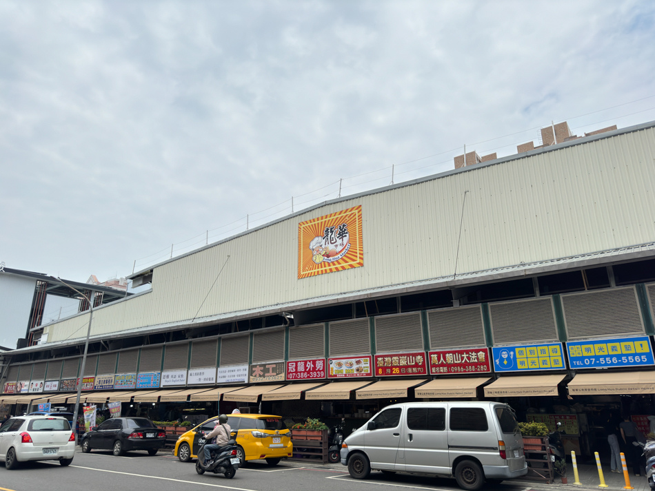 市場炸雞店外觀與攤位位置展示