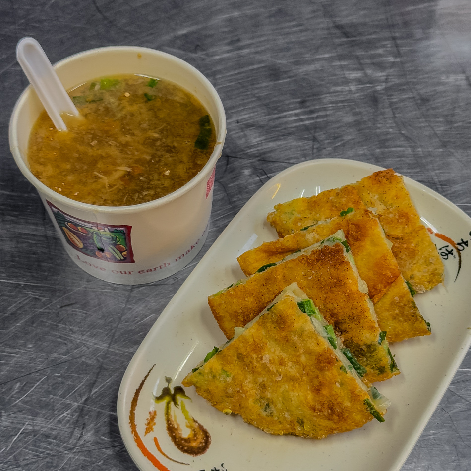 高雄美食 - 江浙蔥油餅 (7).jpg