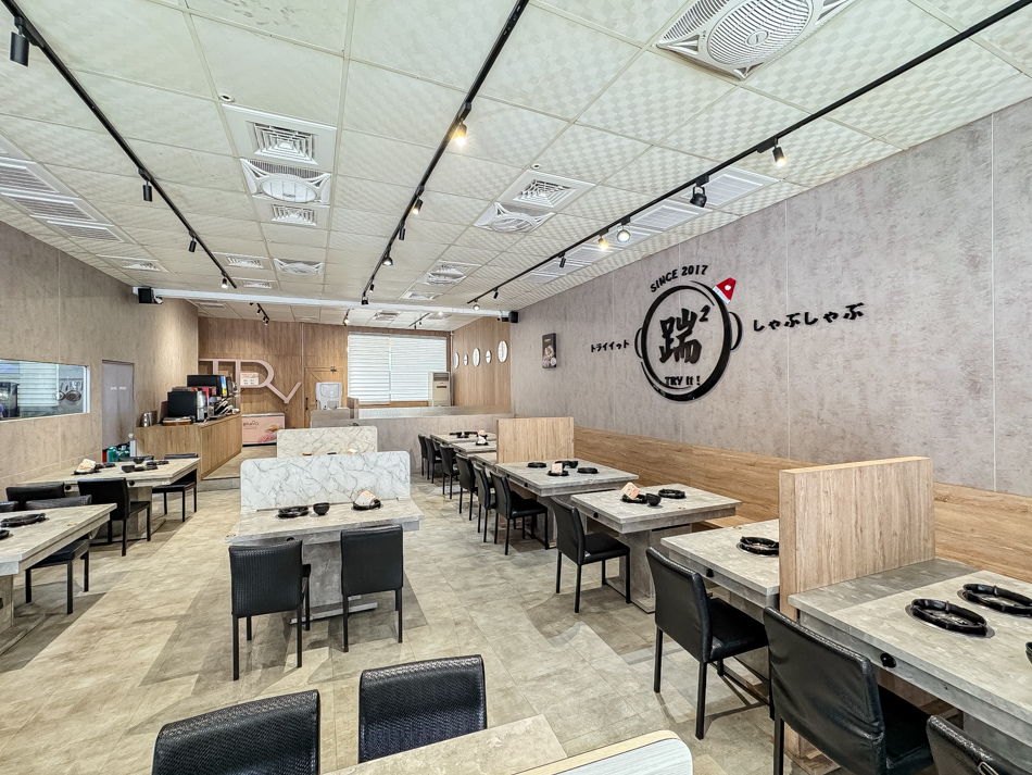 高雄鳳山火鍋店內部展示，簡約現代風格與溫馨氛圍