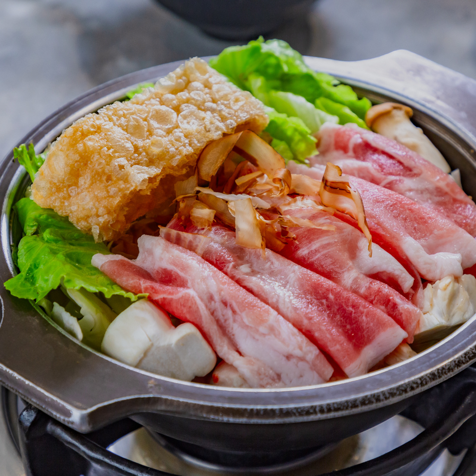 展示火鍋配料與豐富食材搭配，提升餐點層次感