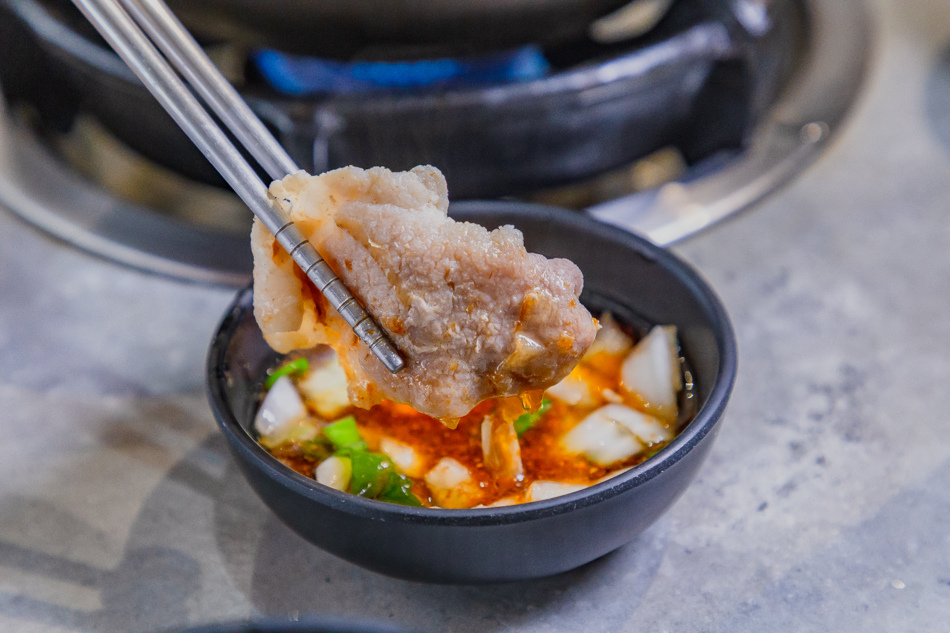 展示火鍋中其他豐富食材，提升整體火鍋魅力