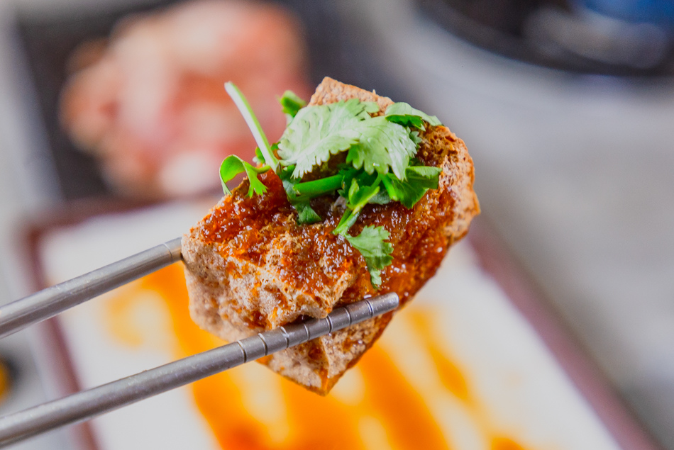 招牌炸豆腐細節展示，口感豐富外酥內嫩