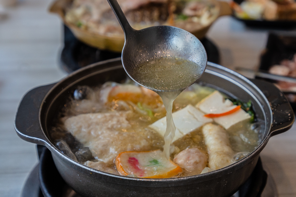 豐富火鍋食材與湯底展示，誘人美味令人垂涎