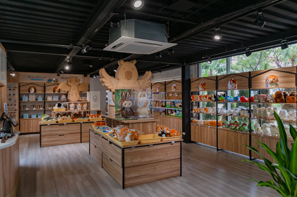 文創與紀念品展示區，充滿創意設計與獨特風格，讓人流連忘返