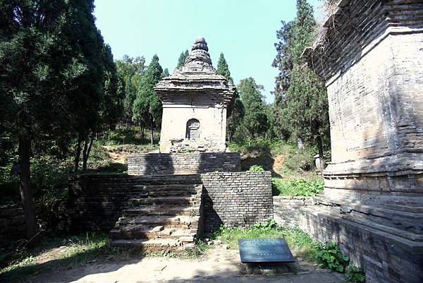 少林寺塔林法玩禅师塔.jpg