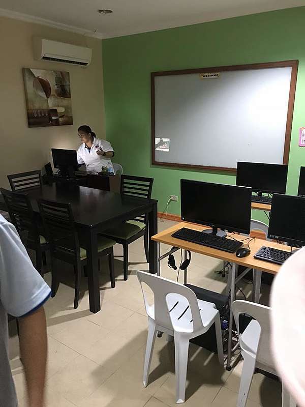 菲律賓宿霧 遊學趣 Za語言學校 新校區設備超讚 游泳池 視聽室 溫馨住宿環境 兒童遊樂設備齊全 推薦親子英語夏冬令營喔 小馬兒趣旅行 喫美食