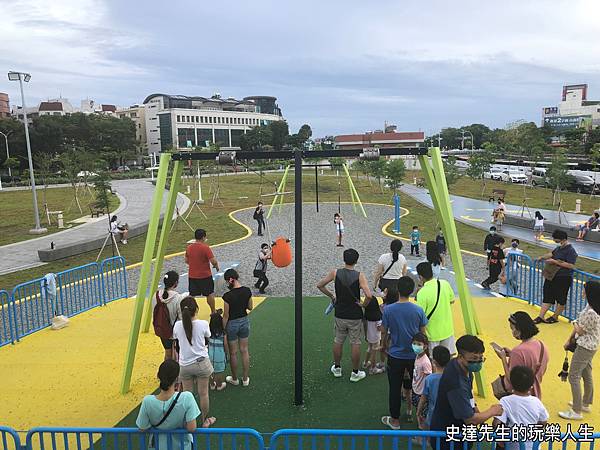 【台南親子公園】健康綠洲公園~遨遊在台南運河旁的迷宮滑梯大船