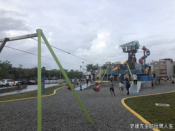 【台南親子公園】健康綠洲公園~遨遊在台南運河旁的迷宮滑梯大船