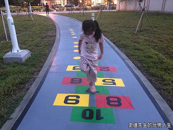 【台南親子公園】健康綠洲公園~遨遊在台南運河旁的迷宮滑梯大船