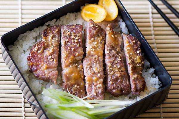 無法抗拒的醬燒美味~蜜汁味噌豚燒丼