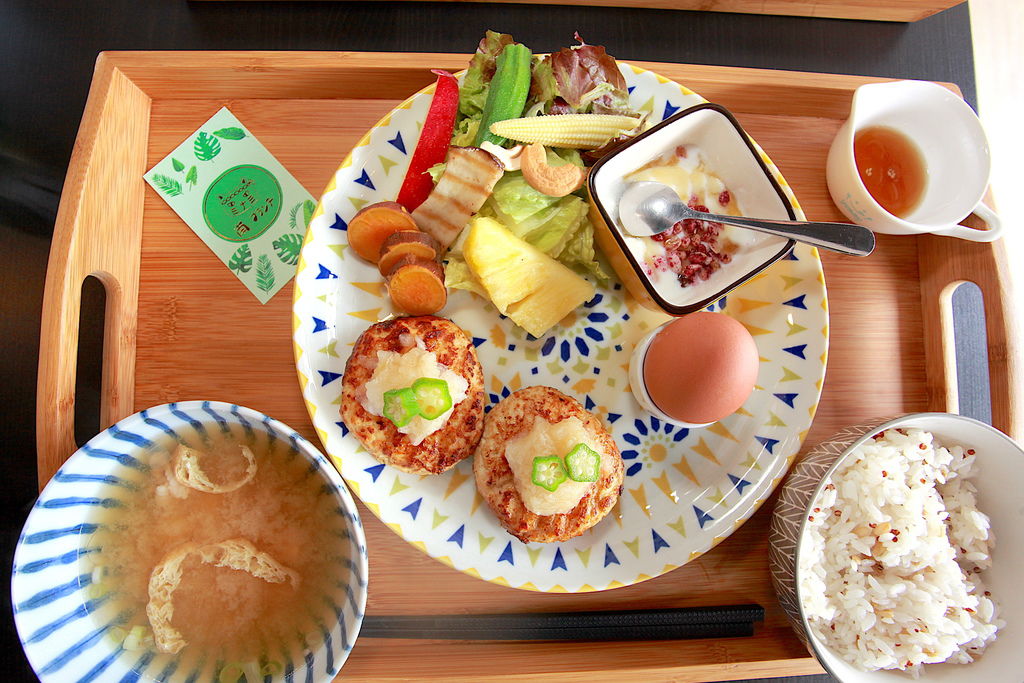 台南東區美食》吃。台南｜東區。早午餐。新店報報，日式輕工業風氛圍 