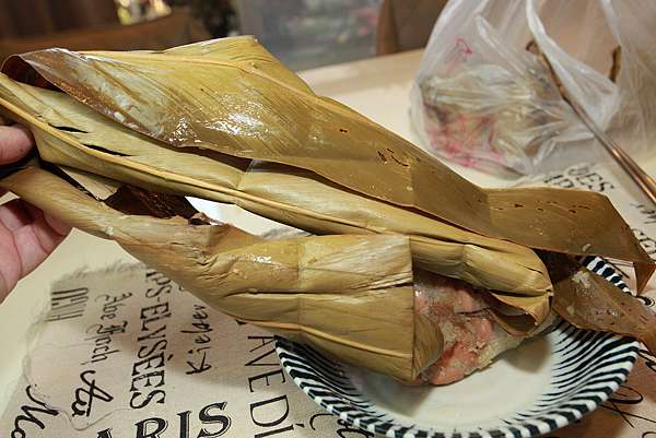 吃 高雄美食 鼓山區 鍾玉妹月桃粽 內惟市場美食 月桃葉香氣濃郁肉粽 Cp值堆高高超美味30元の肉粽推薦 鍾玉妹月桃粽 樂天小高の美食之旅