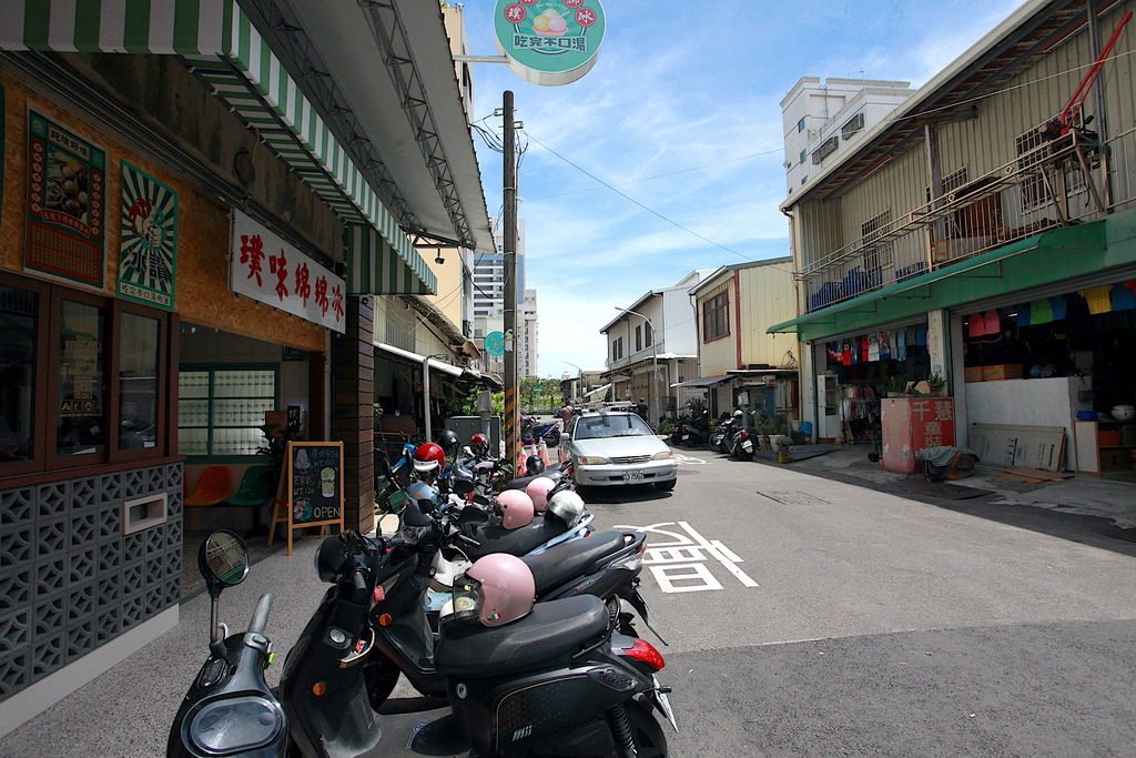 吃。台南美食｜中西區。「榕樹下璞味綿綿冰－河樂店」新店報報!