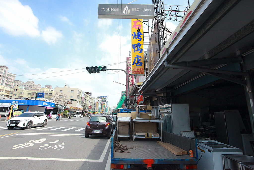 吃。高雄美食｜鳳山區。「兵阿石北平烤鴨店」「兵阿石北平烤鴨店