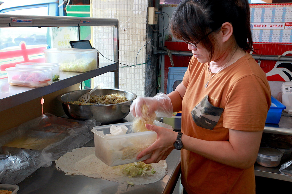 吃。高雄美食｜三民區。「顏春捲」「顏春捲」。