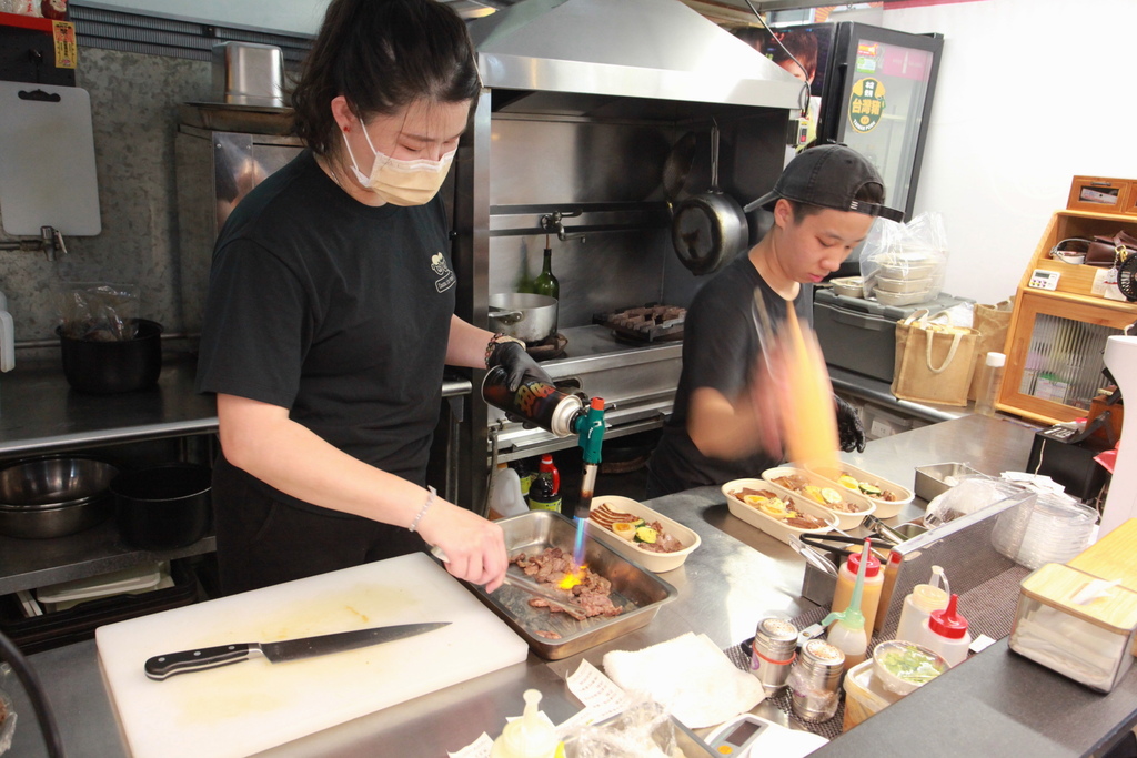 吃。高雄市｜左營區。「迪記法式豬舌飯」龍華市場美食「迪記法式