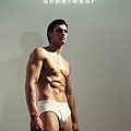 Calvin Klein Jeans和Calvin Klein Underwear春夏廣告主角Matthew Terry展示秋冬內衣系列2.jpg