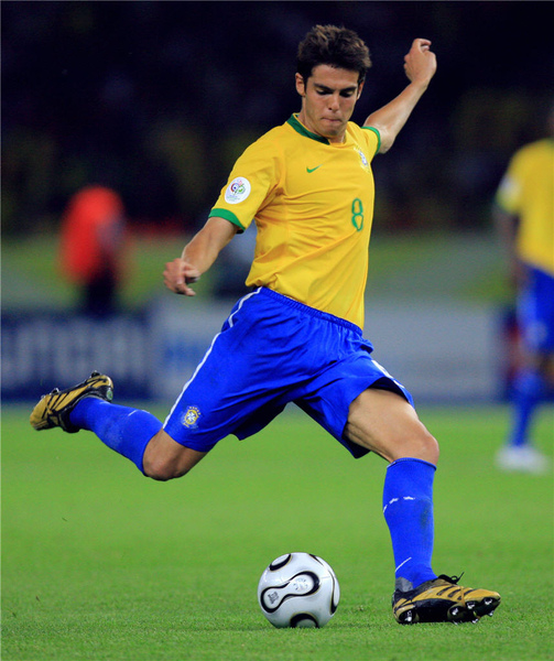 d300Kaka_Leite_5_Footballpictures_net.jpg