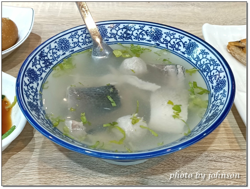 食記 高雄鳳山 狀元李虱目魚專門店 鳳山中安店 魚鬆肉燥飯 煎魚肚 狀元湯 高雄之子 痴傻男孩johnson的部落格