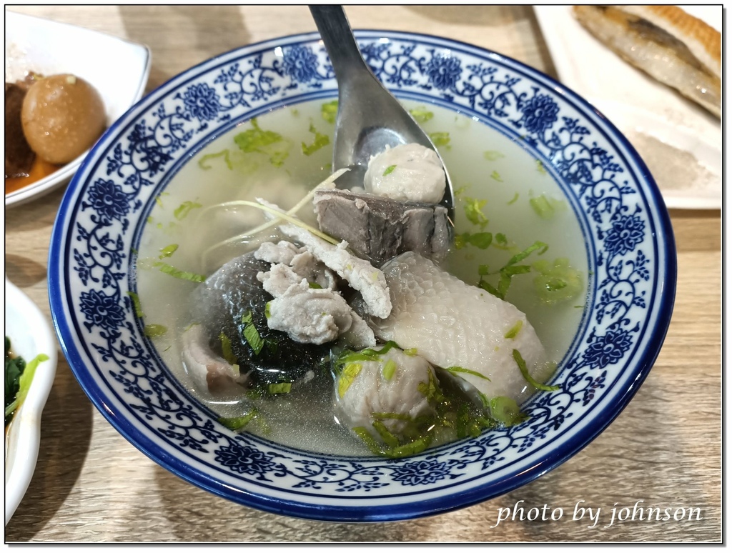 食記 高雄鳳山 狀元李虱目魚專門店 鳳山中安店 魚鬆肉燥飯 煎魚肚 狀元湯 高雄之子 痴傻男孩johnson的部落格