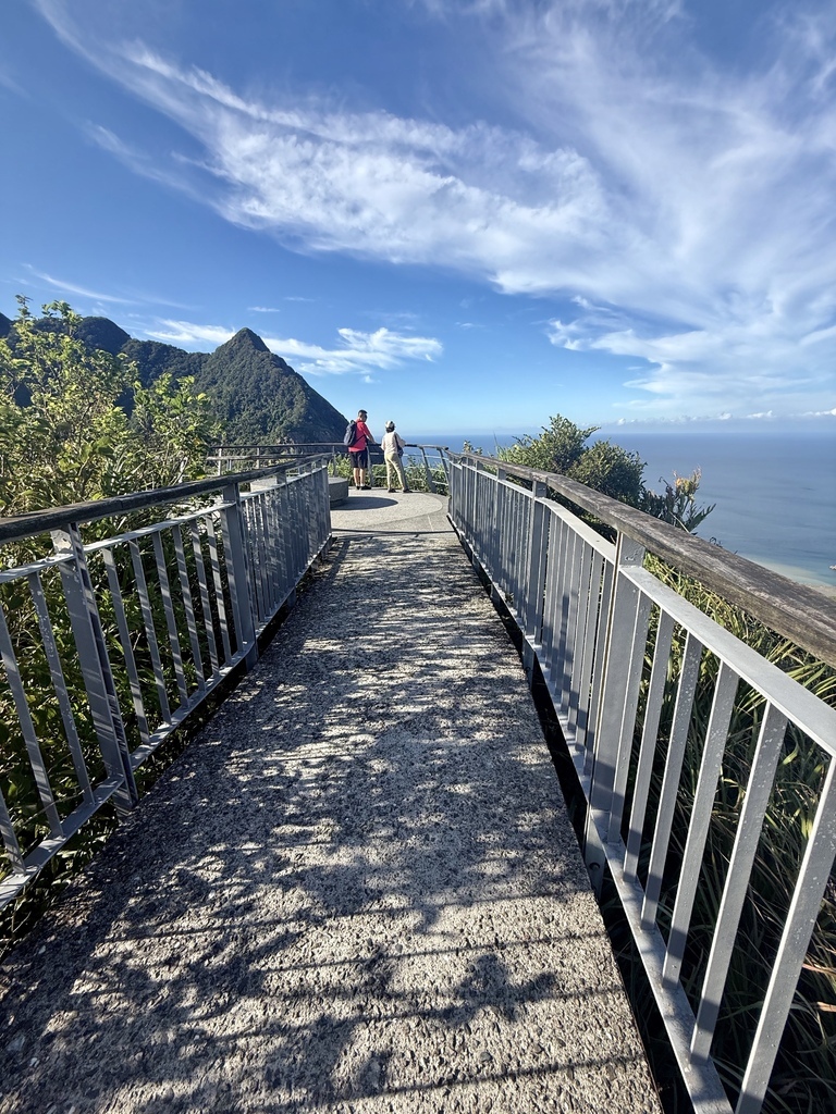 【新北。瑞芳】金瓜石秘境一日遊～報時山棧道 X 天間車遺址 