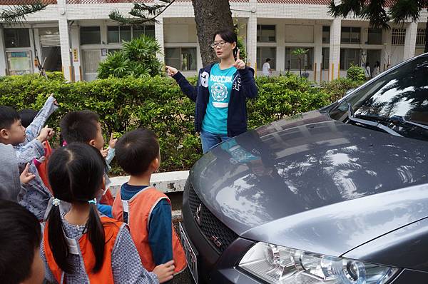 1071017認識車子和摩托車 (27).JPG