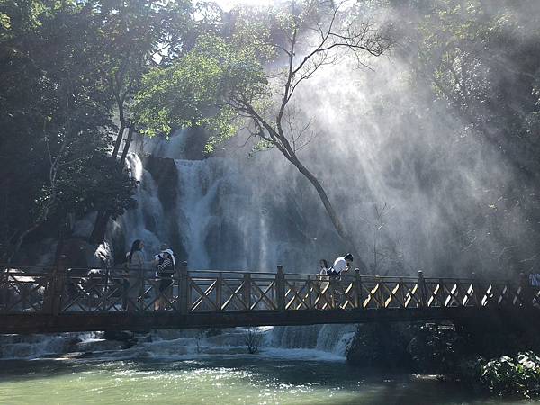 龍坡邦慢慢聊-關西瀑布(Kuang Si Waterfall