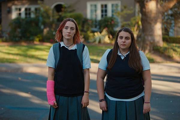 lady-bird-mit-saoirse-ronan-und-beanie-feldstein.jpg