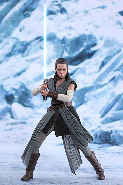 https___hk.hypebeast.com_files_2017_10_hot-toys-star-wars-the-last-jedi-rey-figure-1.jpg