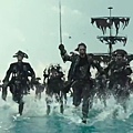 18_Pirates-Of-The-Caribbean-5-Dead-Men-Tell-No-Tales-Trailer-9