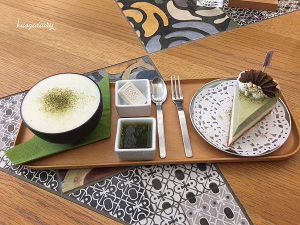 taichung-afternoontea-1-cheesecake-mulukhiyahmilk