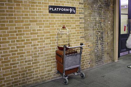 Harry-Potter-Platform-9-3-4-kings-cross.jpg