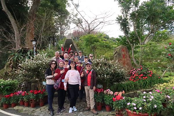退休聯誼走訪台大鳳凰自然教育園區賞花餐敘