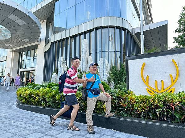 越南沙壩&下龍灣風情五日遊-走訪文廟、西湖、鎮國寺、大教堂及