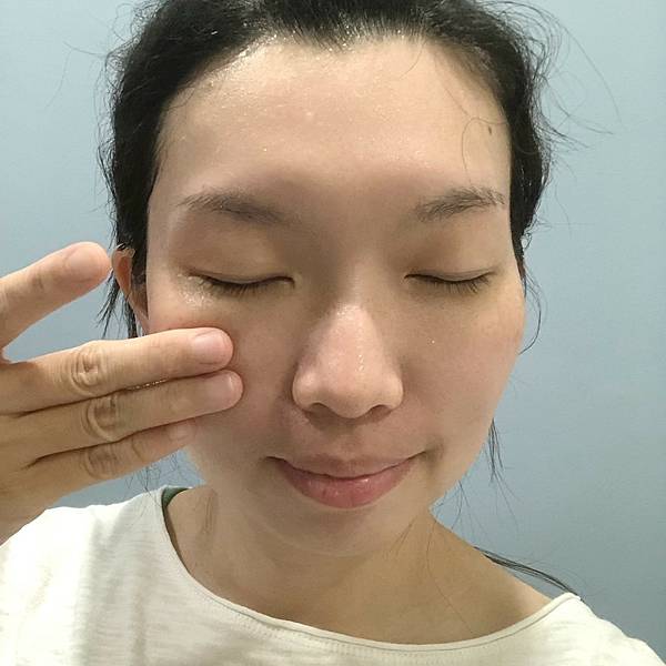 DELILAH水潤精華修護面膜，體驗醫美級保養的玻尿酸保濕面
