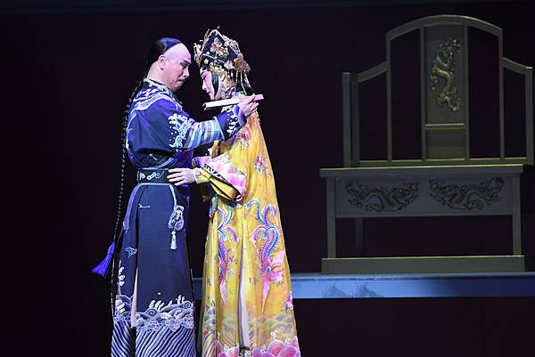 首屆臺灣戲曲藝術國光劇團推出清宮二部曲《孝莊與多爾袞》，為台中歌劇院開幕季的首演節目，廣受好評.JPG