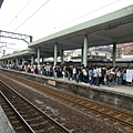 20100306瑞芳車站-第二月台擠滿要買一日票的旅客