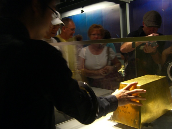 金瓜石黃金博物館園區69-超大的黃金塊