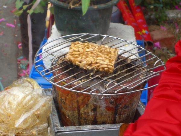 20100102武廟前的府城花生糖-古早味捏