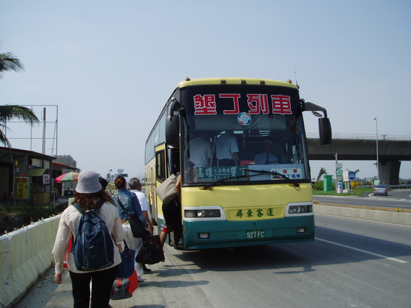 終於攔到車子了