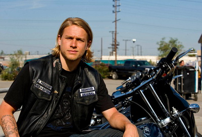 Charlie Hunnam - 01.jpg