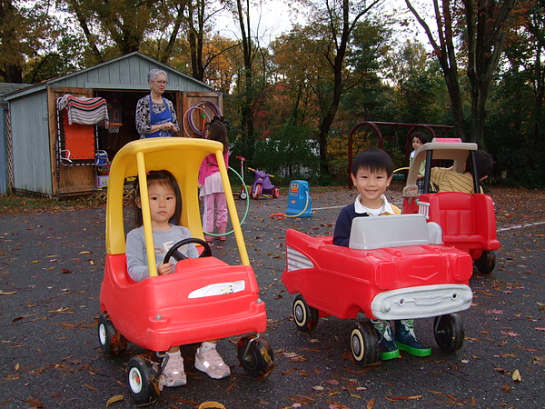 開這種車，腳都很忙:)