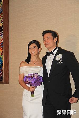 楊采妮、邱韶智 新加坡結婚 