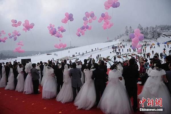 重慶雪地集體婚禮
