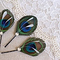 peacock-feather-bridesmaid-hair-pins.jpg