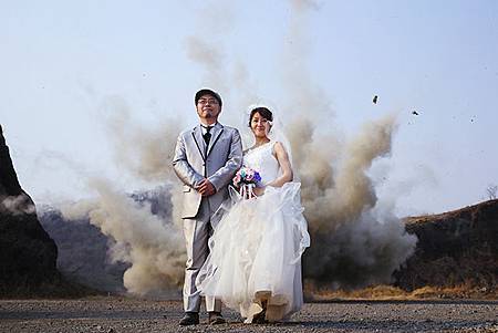 爆破婚照3.jpg 爆破婚照3.jpg