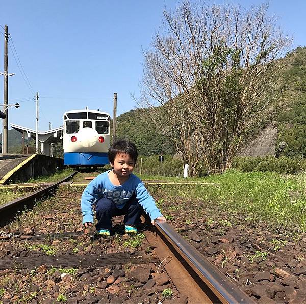 江川崎駅鉄道ホビートレイン　可以安心站在鐵道上照相合影.jpg